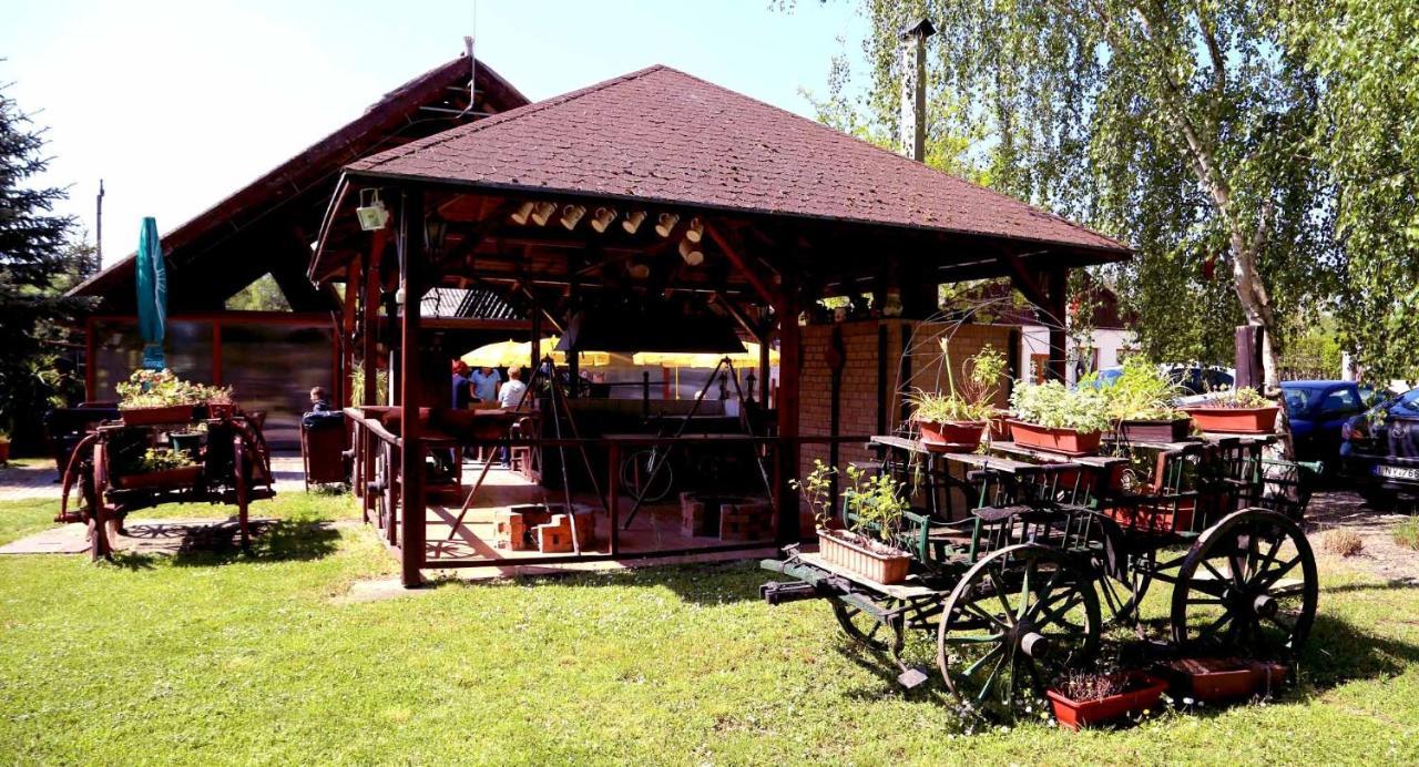 Tassi Halaszcsarda - Sueger Haz Exterior foto